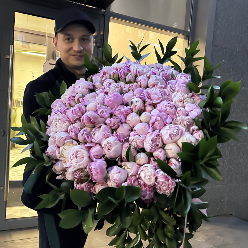 101 пион в живом оформлении